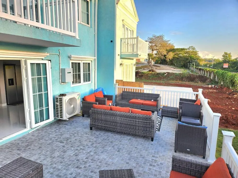 Modern Luxury 2-Bedroom 2.5-Bathroom Townhouse Negril Jamajka