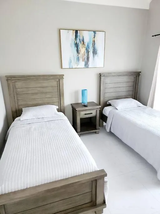 Modern Luxury 2-Bedroom 2.5-Bathroom Townhouse Negril 0*,  Jamajka