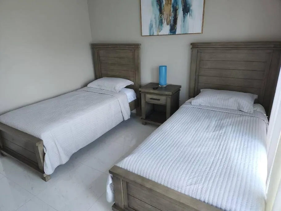 Modern Luxury 2-Bedroom 2.5-Bathroom Townhouse Negril Dom wakacyjny