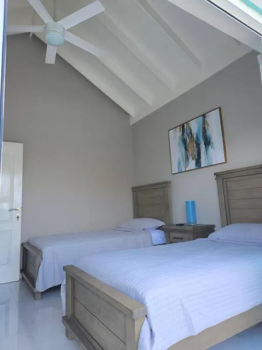 Modern Luxury 2-Bedroom 2.5-Bathroom Townhouse Negril 0*,  Jamajka